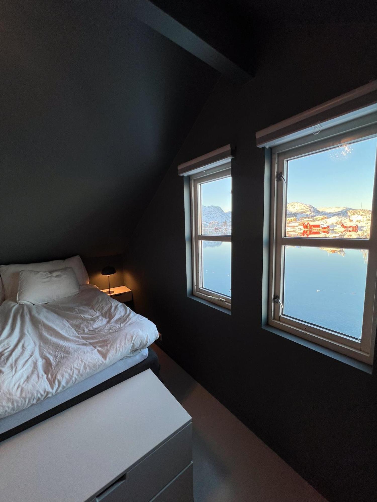 Charming Waterfront Cabin In Ballstad, Lofoten Экстерьер фото