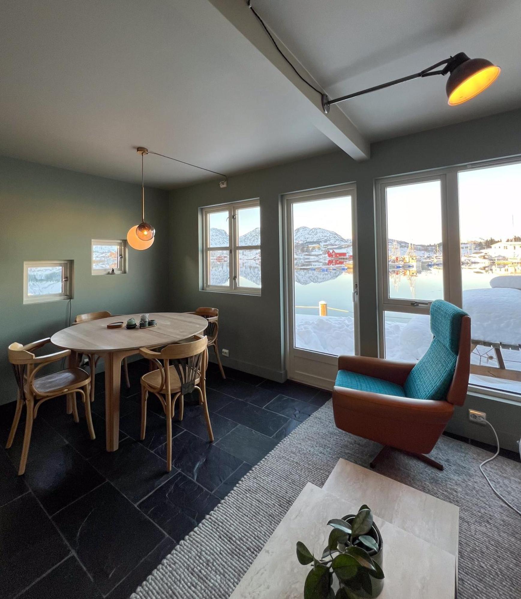 Charming Waterfront Cabin In Ballstad, Lofoten Экстерьер фото